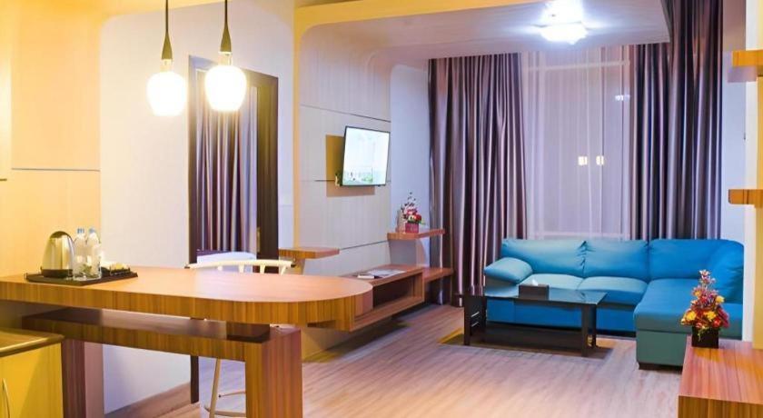 Ayola First Point Hotel Pekanbaru Exterior foto