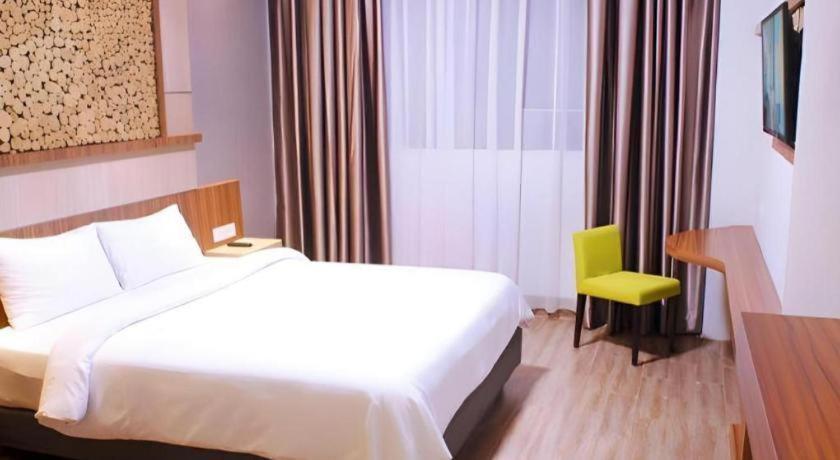 Ayola First Point Hotel Pekanbaru Exterior foto